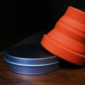 Harmonica 2 Chop Cup Red (Silicon) by Leo Smetsers - Trick