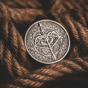 BOW AND ARROW COIN SILVER ( Gimmick and Online Instructions) by Bacon Magic - Trick